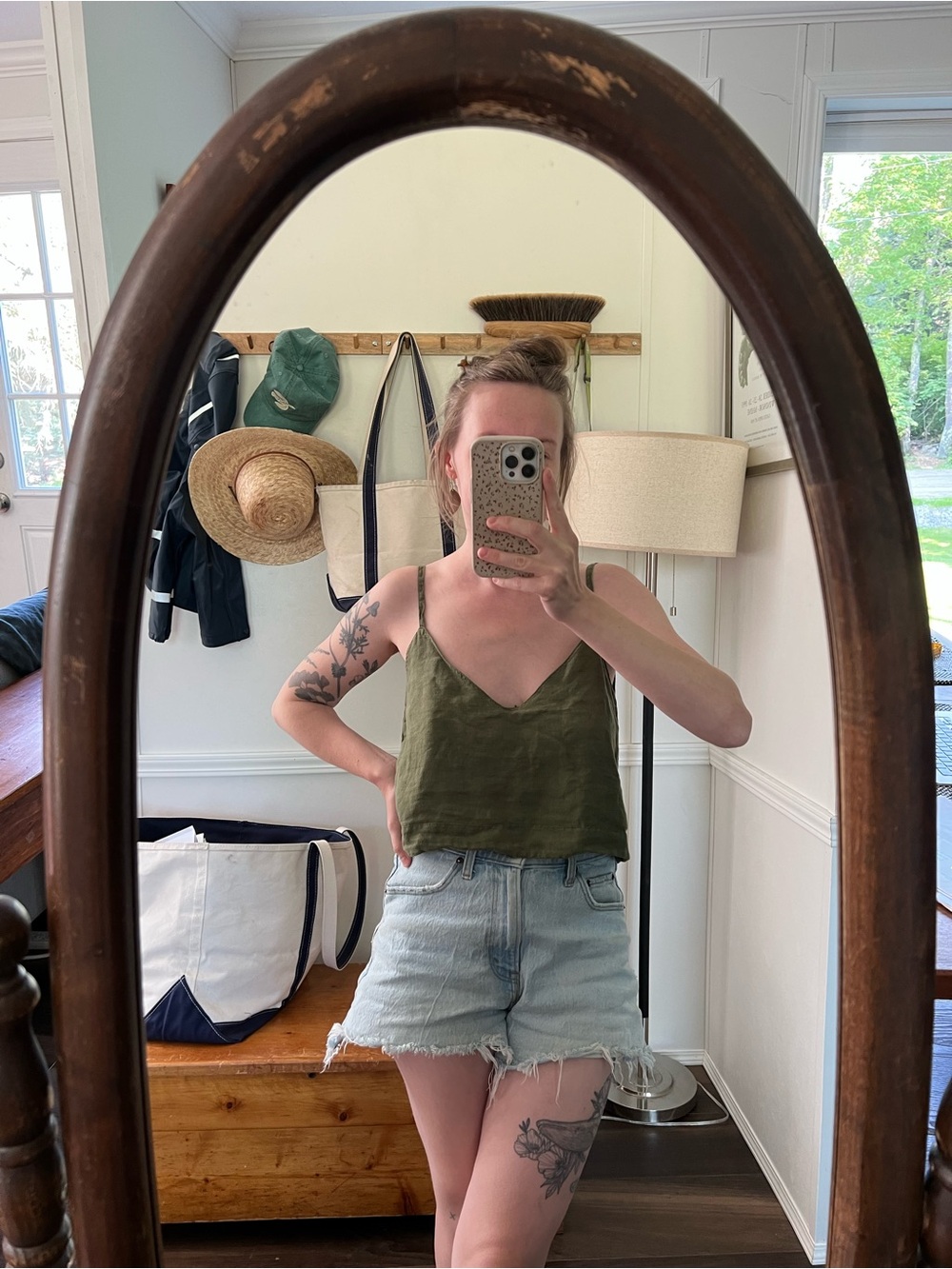 Cropped Linen Tank Top - Picture 2 of 4